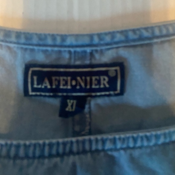 LaFei Nier light wash denim embroidered Vintage top size XL w/subtle rhinestones - Picture 3 of 12